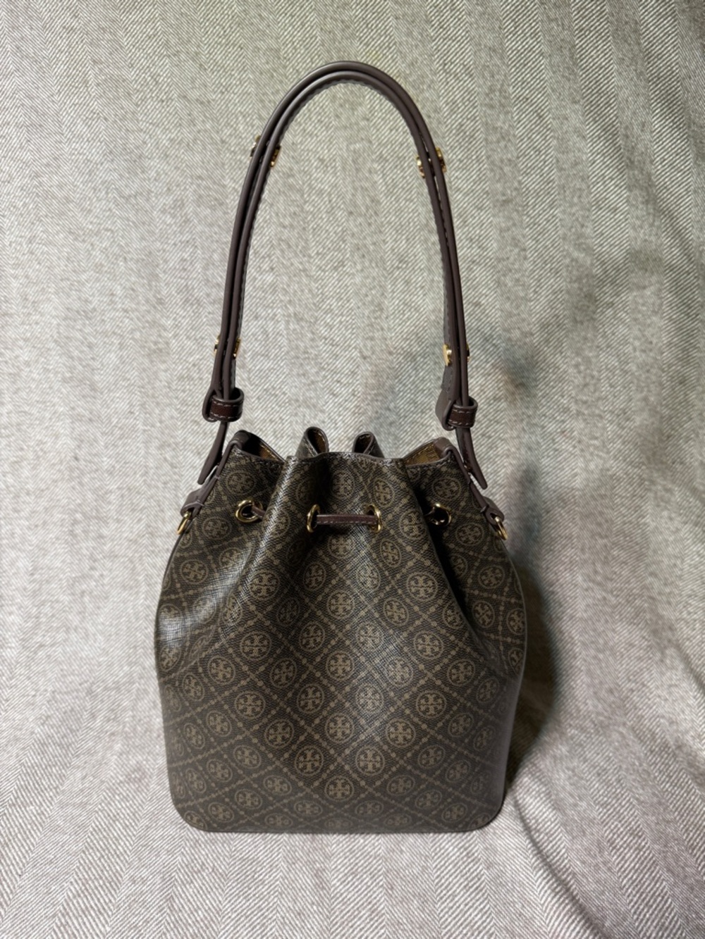 Pre-Owned Tory Burch T Monogram Coated Canvas Bucket Bag in French Press - Picture 5 of 15